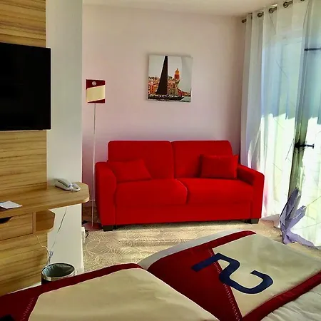 Club Le Plein Sud Bleues Отель Йер