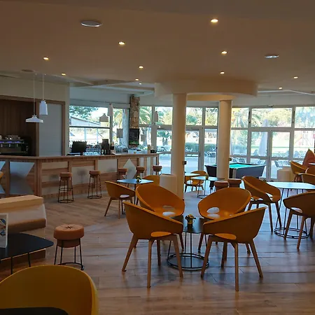 ホテル クラブ ル プラン シュッド バカンス ブリュ 3*