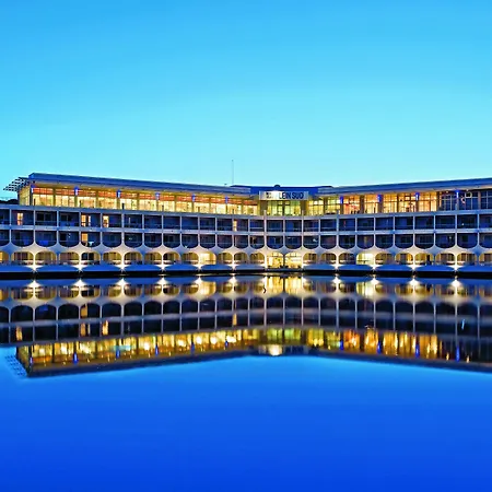 ホテル クラブ ル プラン シュッド バカンス ブリュ 3*