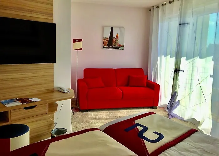 Club Le Plein Sud Bleues Готель Єр